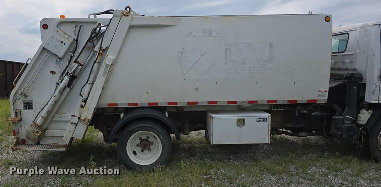 image for item DR3906 2006 GMC W5 refuse truck