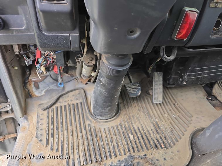 image for item DR3906 2006 GMC W5 refuse truck