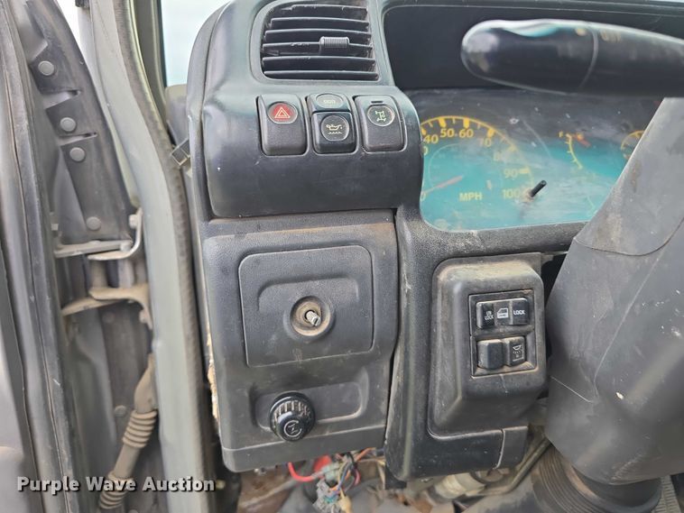 image for item DR3906 2006 GMC W5 refuse truck