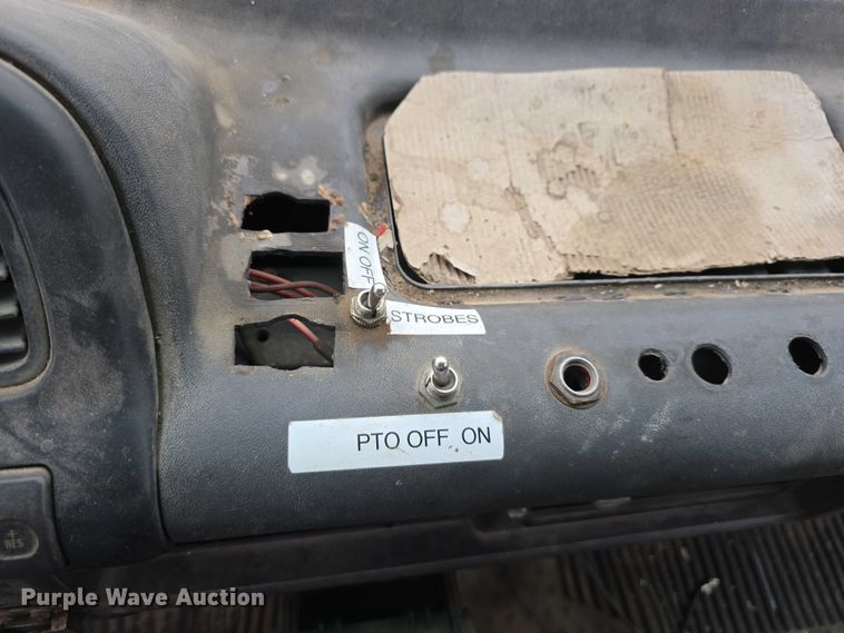 image for item DR3906 2006 GMC W5 refuse truck