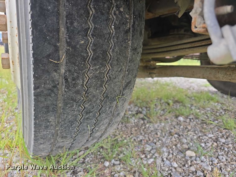 image for item DR3906 2006 GMC W5 refuse truck