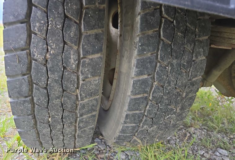 image for item DR3906 2006 GMC W5 refuse truck