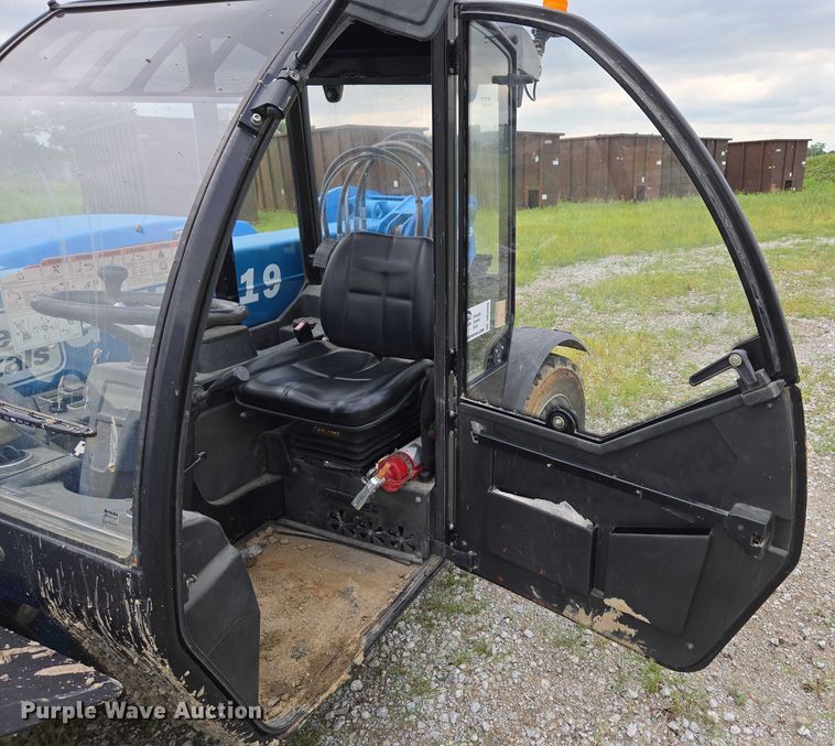 image for item DR3909 2017 Genie GTH-5519 telehandler