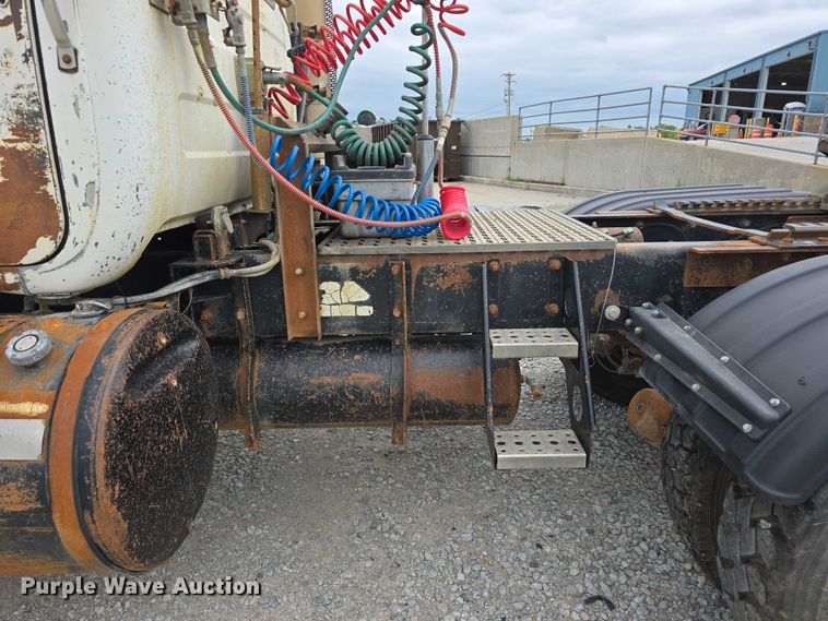 image for item DR3910 1990 Mack RD690S semi truck