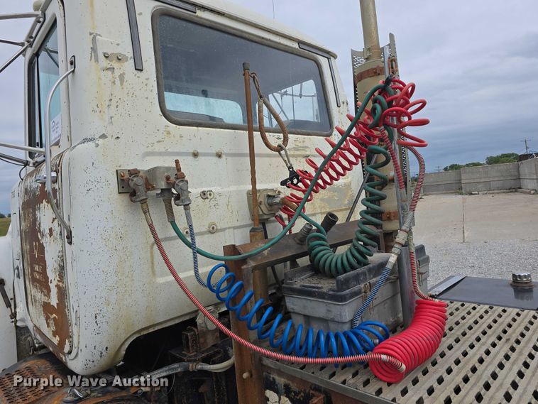 image for item DR3910 1990 Mack RD690S semi truck