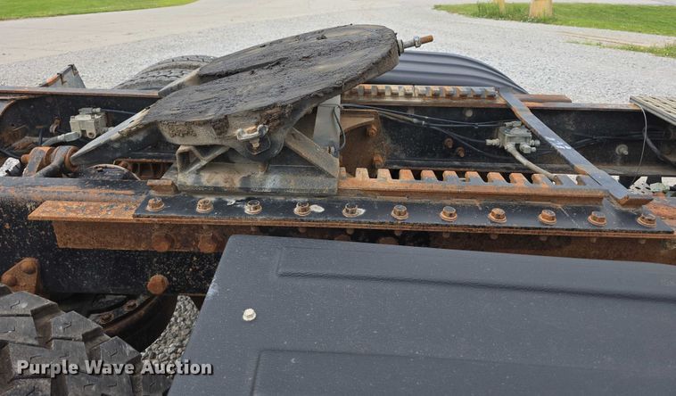 image for item DR3910 1990 Mack RD690S semi truck