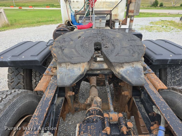 image for item DR3910 1990 Mack RD690S semi truck