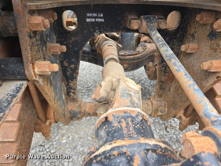 image for item DR3910 1990 Mack RD690S semi truck