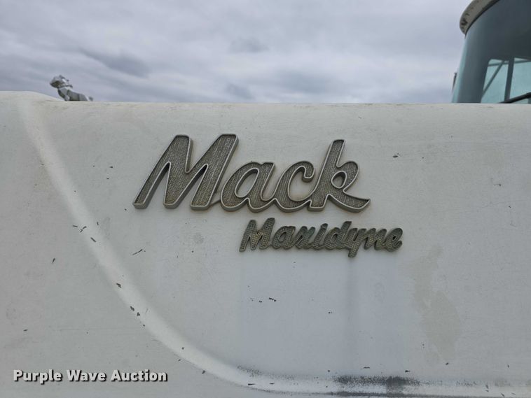 image for item DR3910 1990 Mack RD690S semi truck