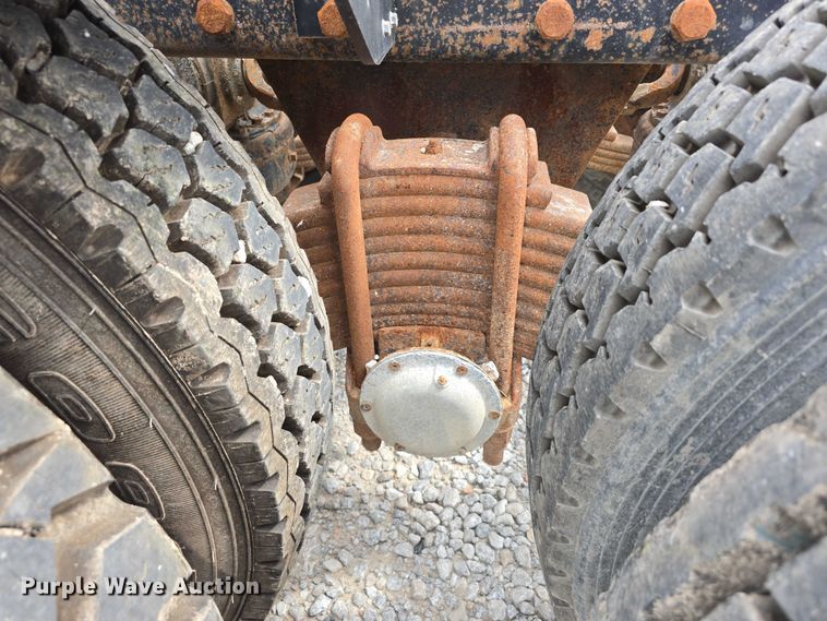 image for item DR3910 1990 Mack RD690S semi truck