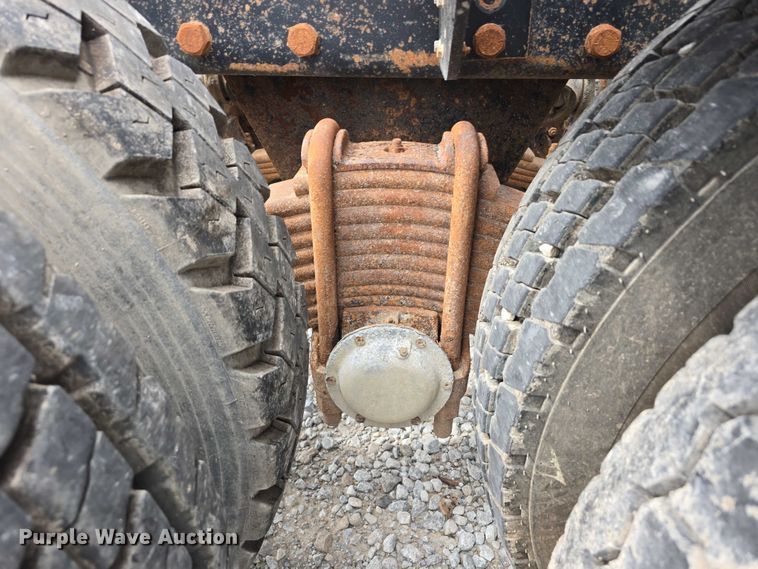 image for item DR3910 1990 Mack RD690S semi truck