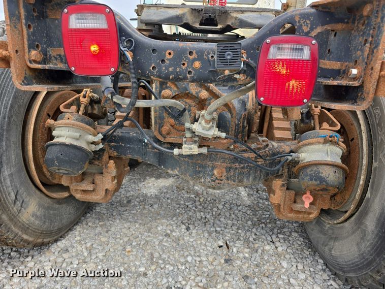 image for item DR3910 1990 Mack RD690S semi truck