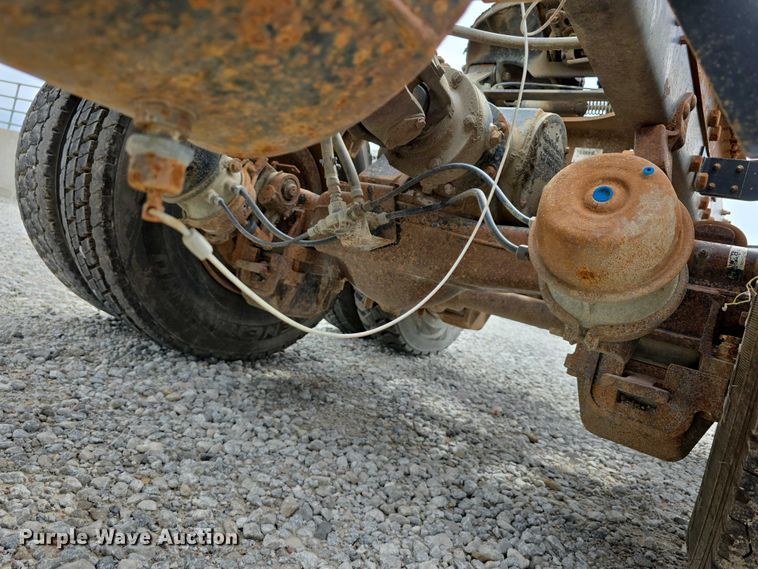 image for item DR3910 1990 Mack RD690S semi truck