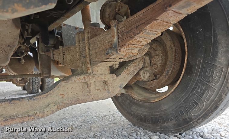 image for item DR3910 1990 Mack RD690S semi truck