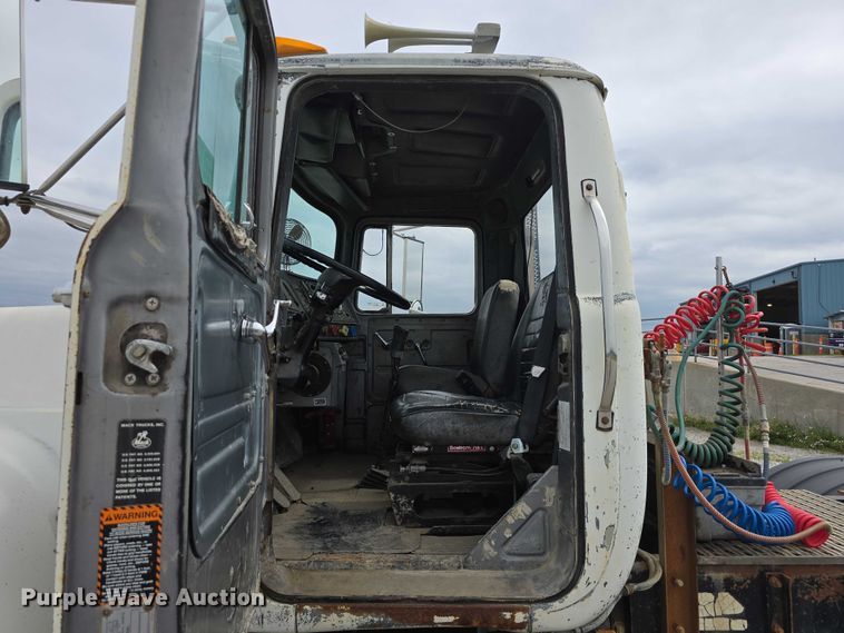 image for item DR3910 1990 Mack RD690S semi truck