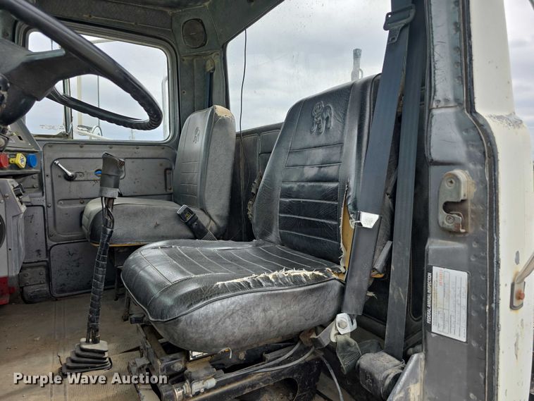 image for item DR3910 1990 Mack RD690S semi truck