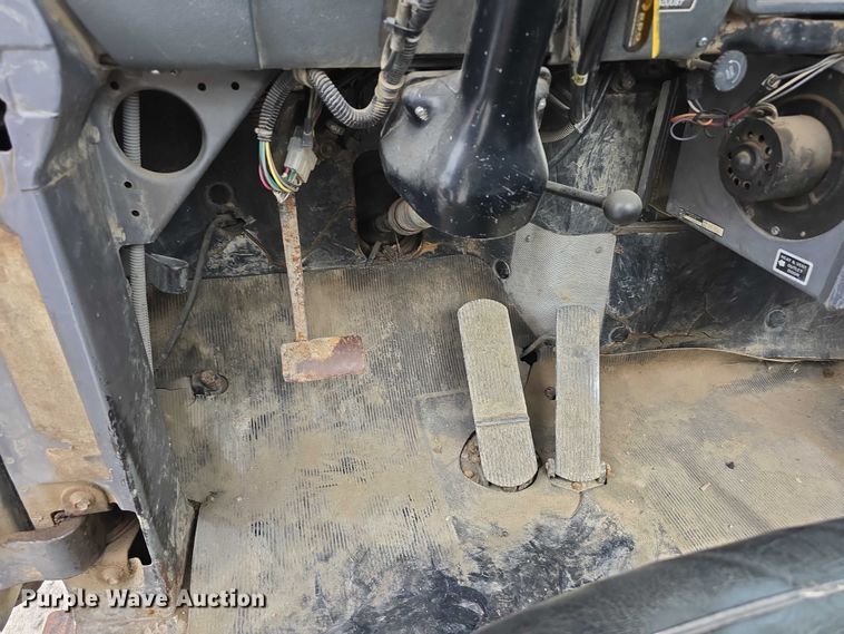 image for item DR3910 1990 Mack RD690S semi truck