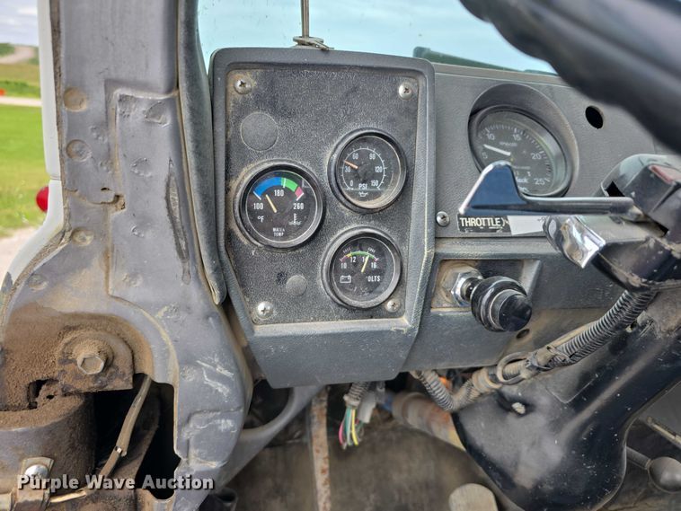 image for item DR3910 1990 Mack RD690S semi truck