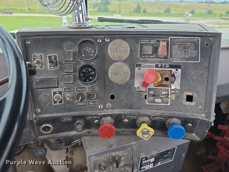 image for item DR3910 1990 Mack RD690S semi truck