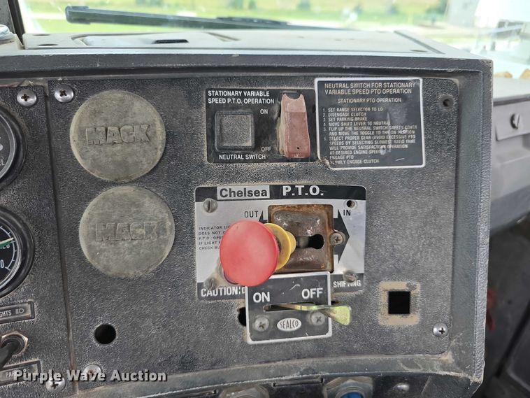 image for item DR3910 1990 Mack RD690S semi truck