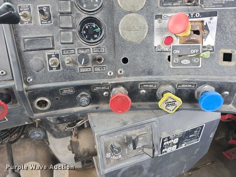 image for item DR3910 1990 Mack RD690S semi truck