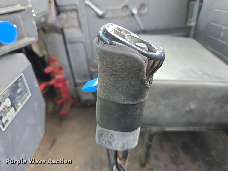 image for item DR3910 1990 Mack RD690S semi truck