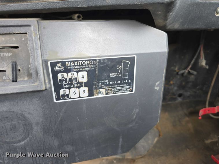 image for item DR3910 1990 Mack RD690S semi truck