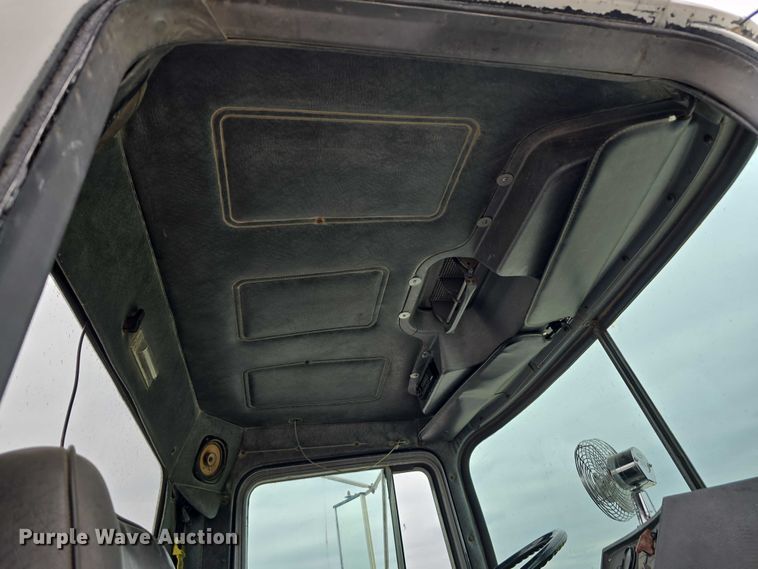 image for item DR3910 1990 Mack RD690S semi truck