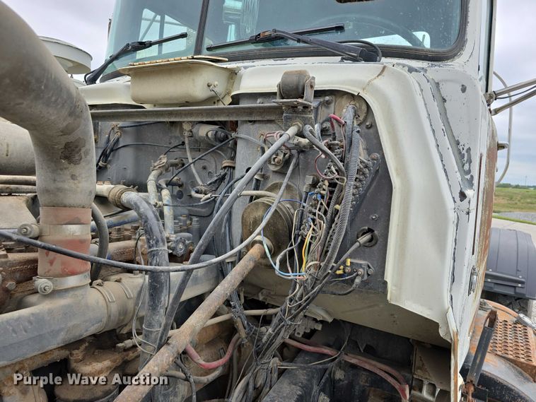 image for item DR3910 1990 Mack RD690S semi truck