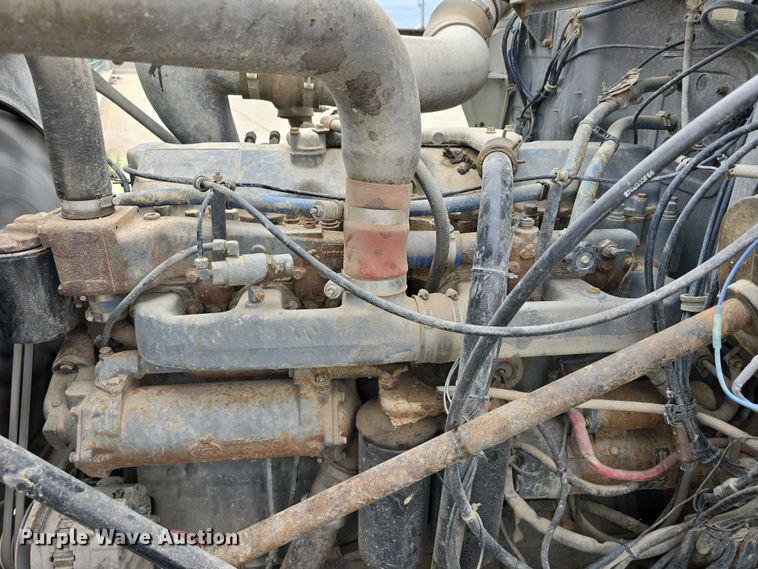 image for item DR3910 1990 Mack RD690S semi truck