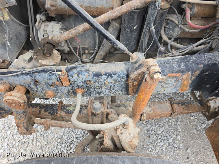 image for item DR3910 1990 Mack RD690S semi truck