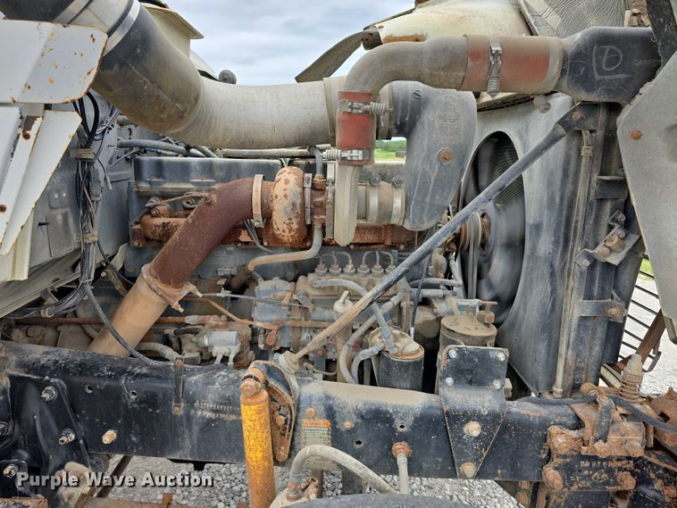 image for item DR3910 1990 Mack RD690S semi truck