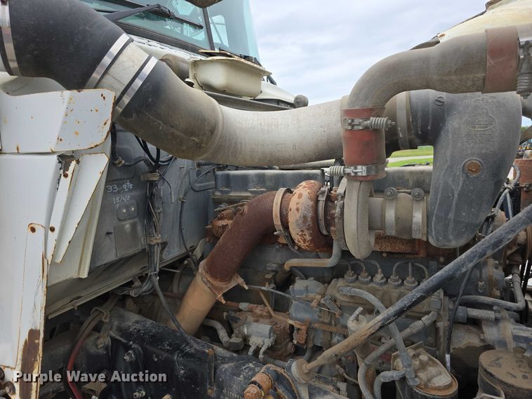 image for item DR3910 1990 Mack RD690S semi truck