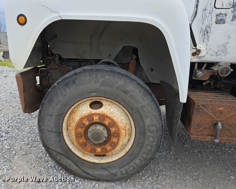 image for item DR3910 1990 Mack RD690S semi truck