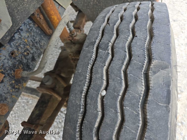 image for item DR3910 1990 Mack RD690S semi truck