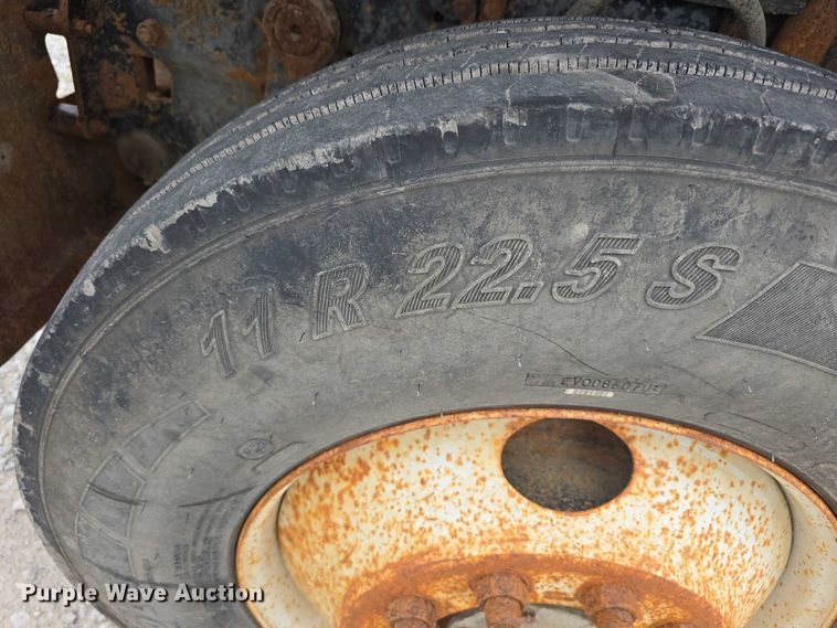 image for item DR3910 1990 Mack RD690S semi truck