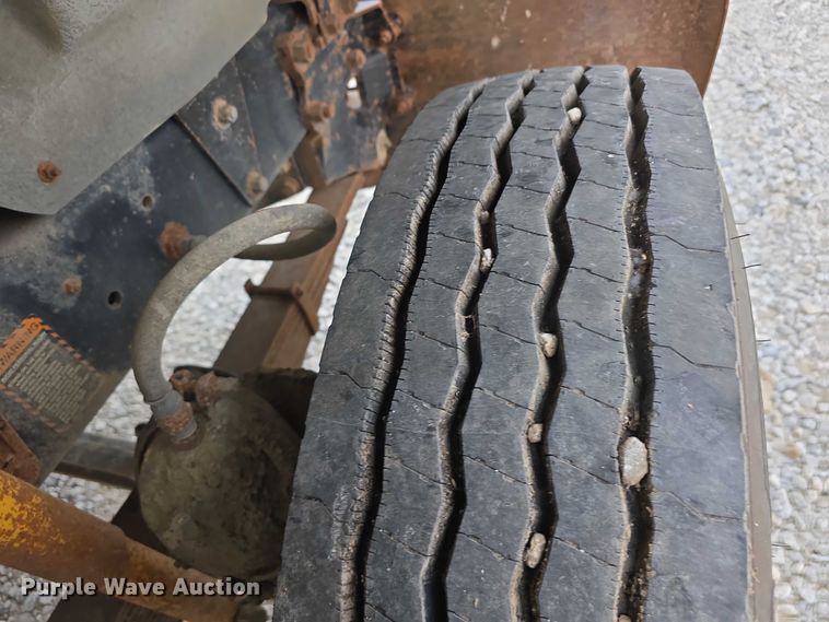 image for item DR3910 1990 Mack RD690S semi truck