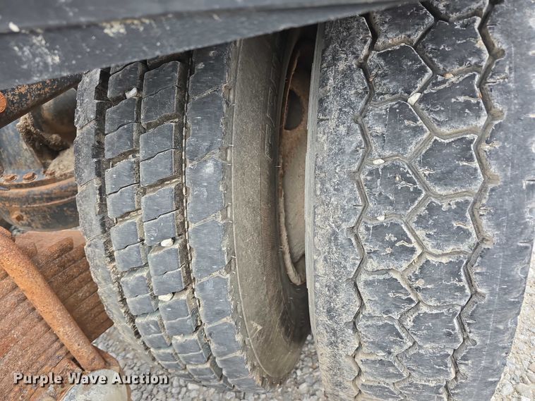 image for item DR3910 1990 Mack RD690S semi truck