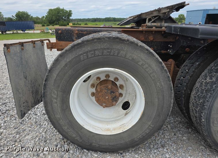 image for item DR3910 1990 Mack RD690S semi truck