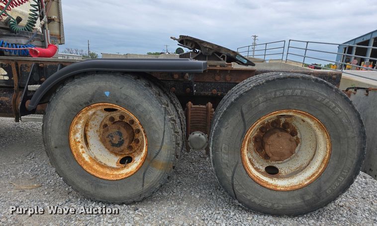 image for item DR3910 1990 Mack RD690S semi truck