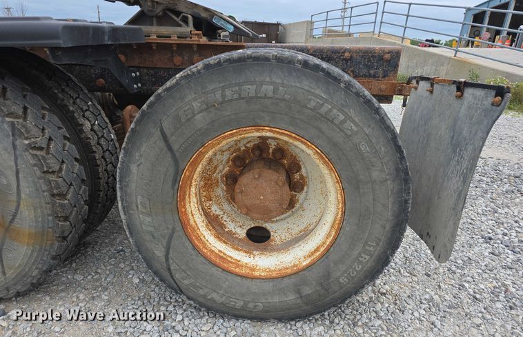 image for item DR3910 1990 Mack RD690S semi truck