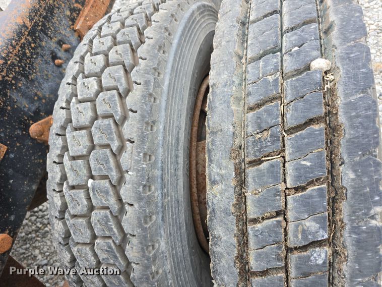 image for item DR3910 1990 Mack RD690S semi truck