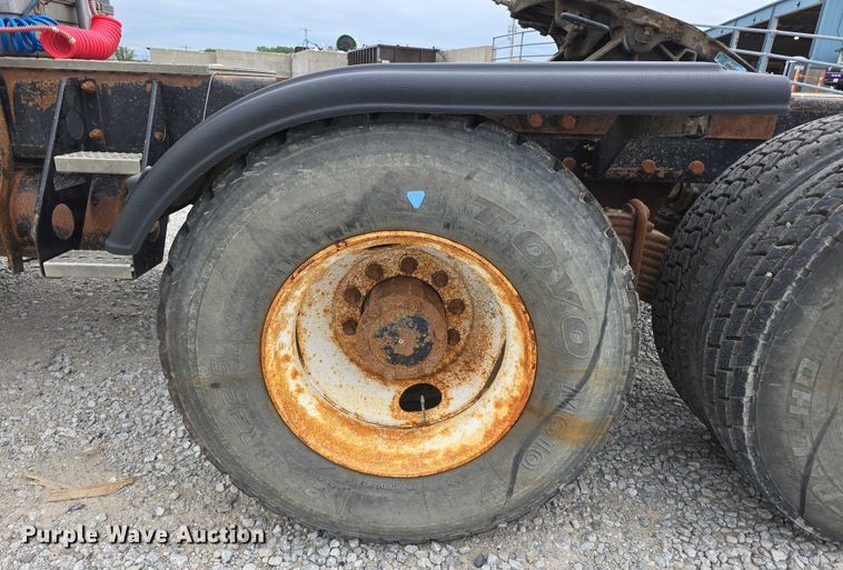 image for item DR3910 1990 Mack RD690S semi truck