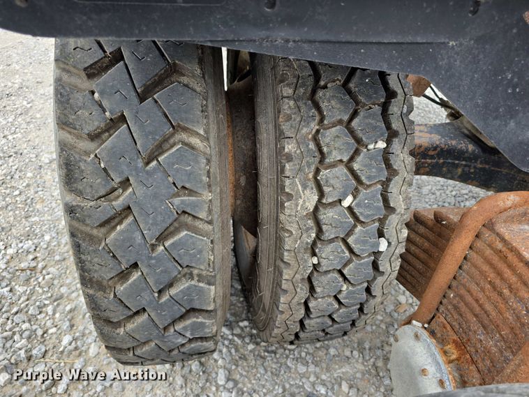 image for item DR3910 1990 Mack RD690S semi truck