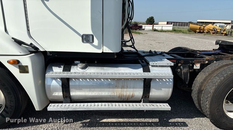 image for item DT6676 2004 Freightliner CL120 semi truck