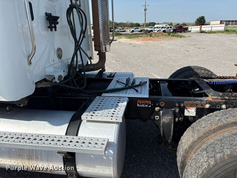 image for item DT6676 2004 Freightliner CL120 semi truck