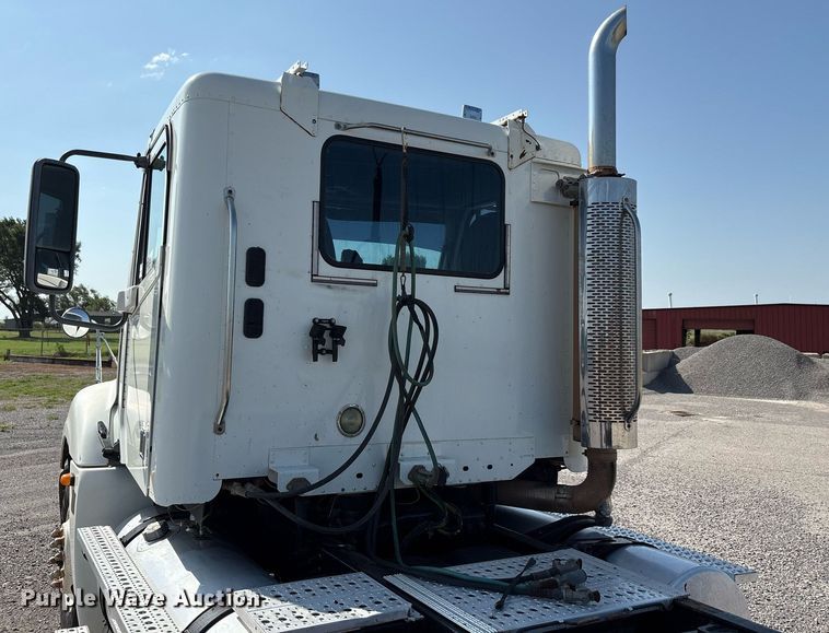 image for item DT6676 2004 Freightliner CL120 semi truck