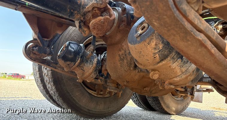 image for item DT6676 2004 Freightliner CL120 semi truck