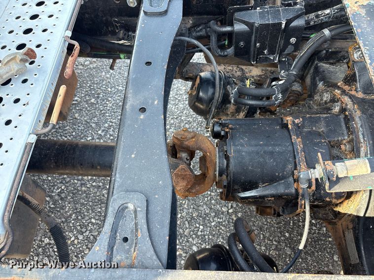 image for item DT6676 2004 Freightliner CL120 semi truck