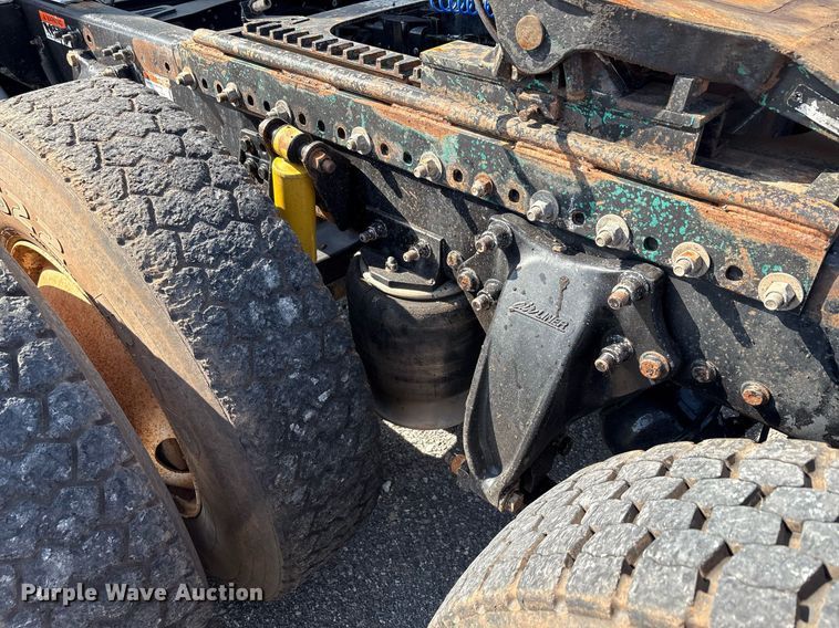 image for item DT6676 2004 Freightliner CL120 semi truck